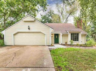 310 Woodlawn Pl, Lawrence, KS 66049
