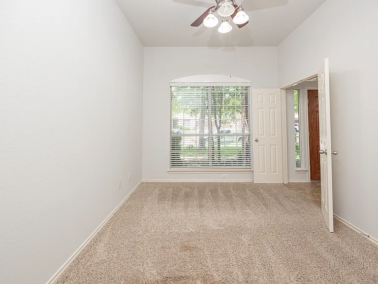 5556 Sky Ridge Dr — Photo 16