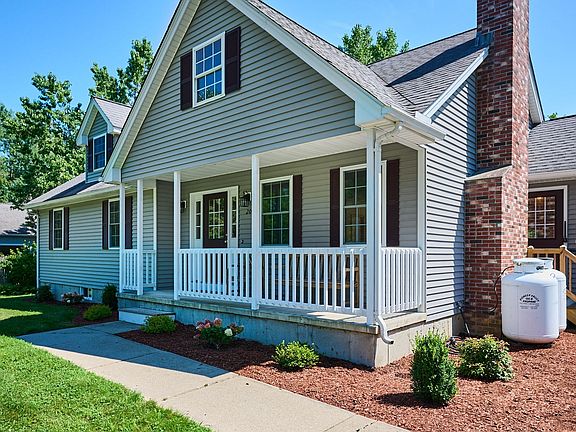 3rd image of 20 Clark Ln