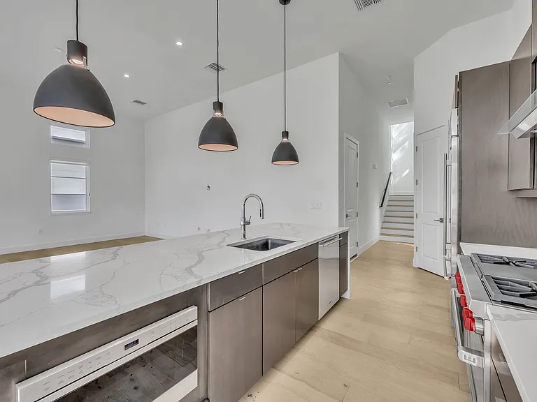 501 W Canton Ave — Photo 8