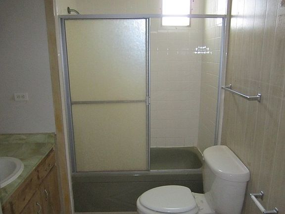 5th image of 205 Elburg Dr