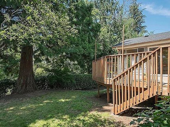 2nd image of 15711 5th Ave NE