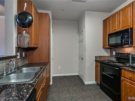 4th image of 600 13th St #411