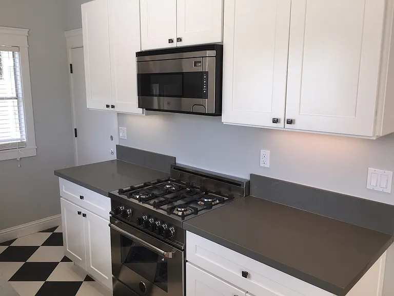 801 53rd St #5 — Photo 1