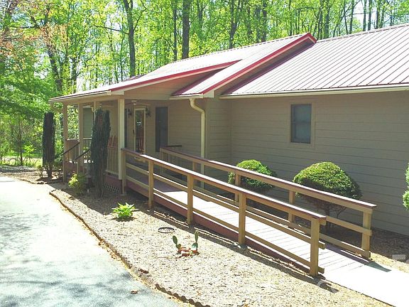 2nd image of 308 Brentwood Cir