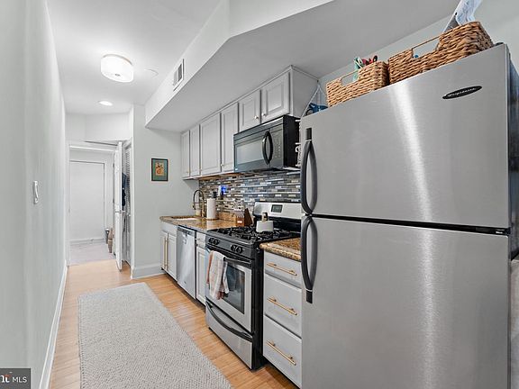 5th image of 1219 Holbrook Ter NE APT 3