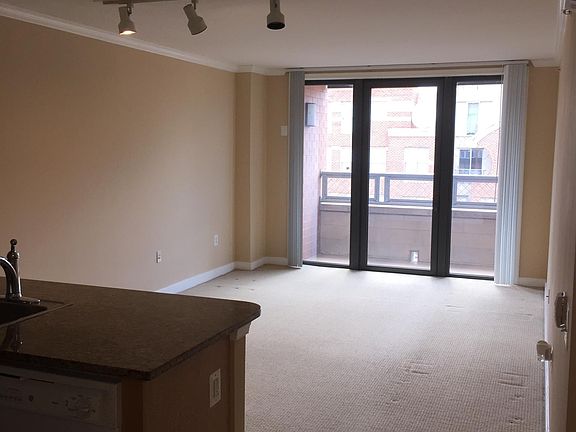 Living Room - Empty - 2
