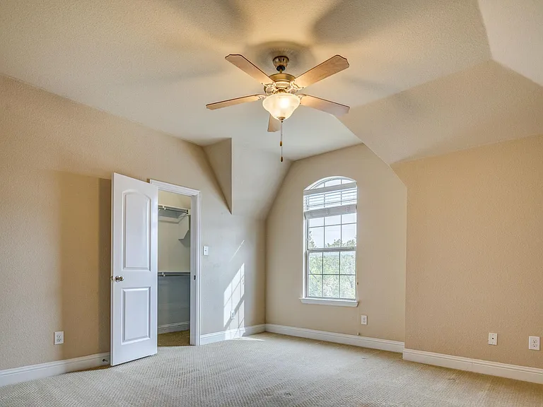725 Rembrandt Ct — Photo 17