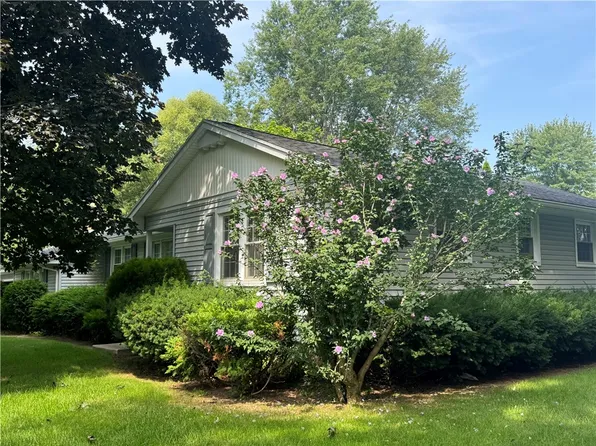 27 Horatio Ln, Rochester, NY 14624