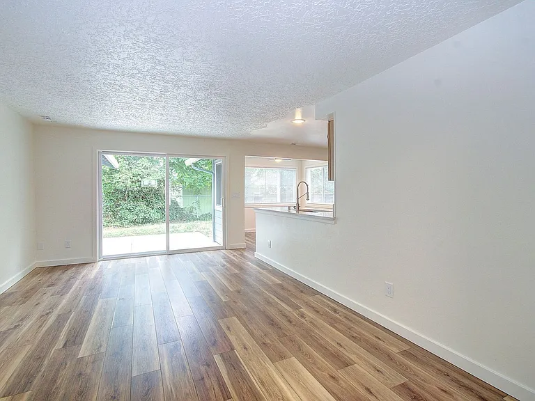 14317 SE 14th St — Photo 8