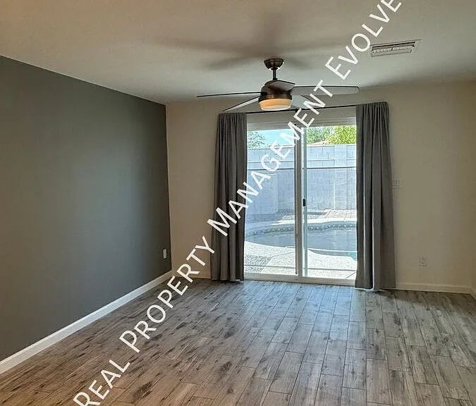 3914 E Surrey Ave — Photo 17