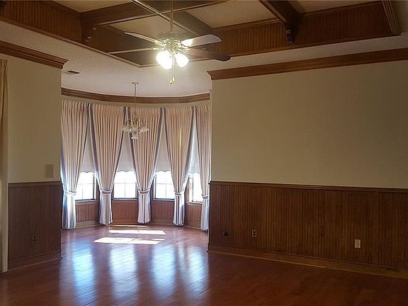 5th image of 2715 Shadow Wood Dr