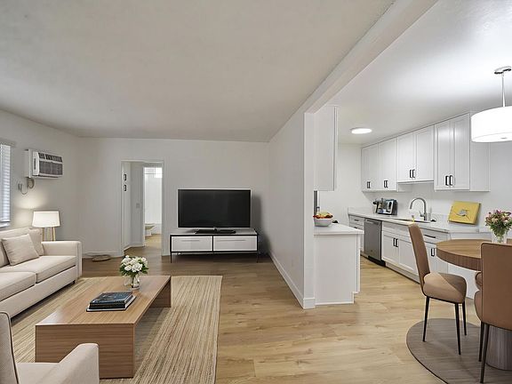 5th image of 13849 Chase St APT 17