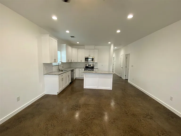 104 E Forest Ave — Photo 3