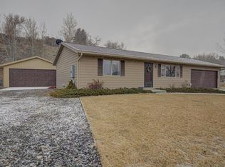 1014 Canyon View Ave, Cody, WY 82414