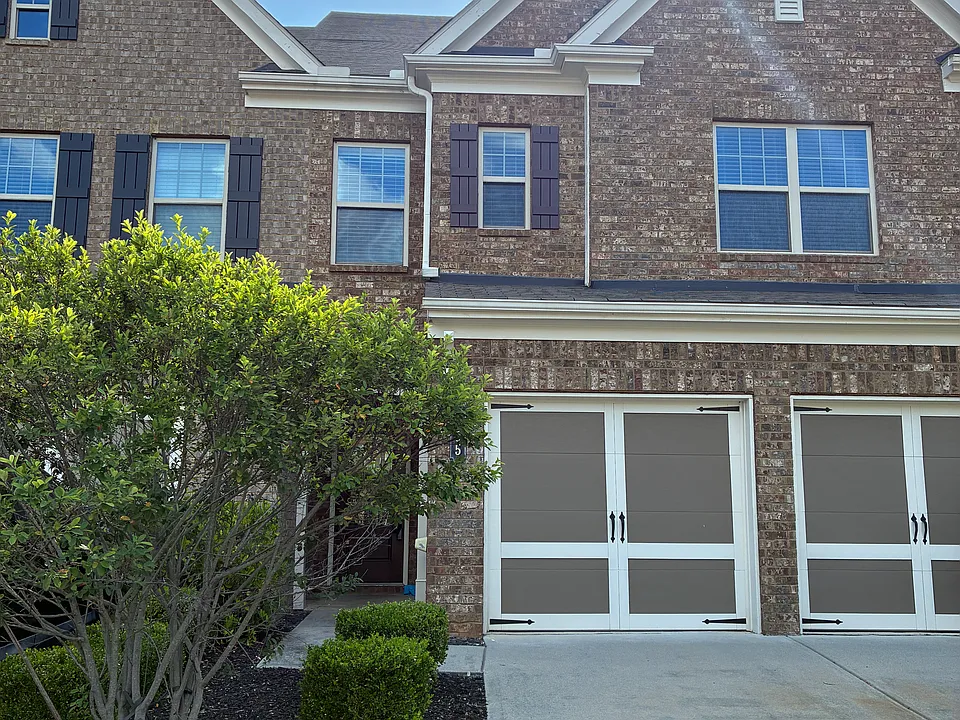 1335 Hampton Oaks Dr
