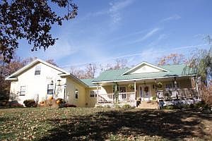 1st image of 1001 S Oakwood Ct
