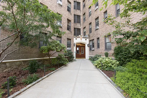 Sold by Re/Max In The City | media 29