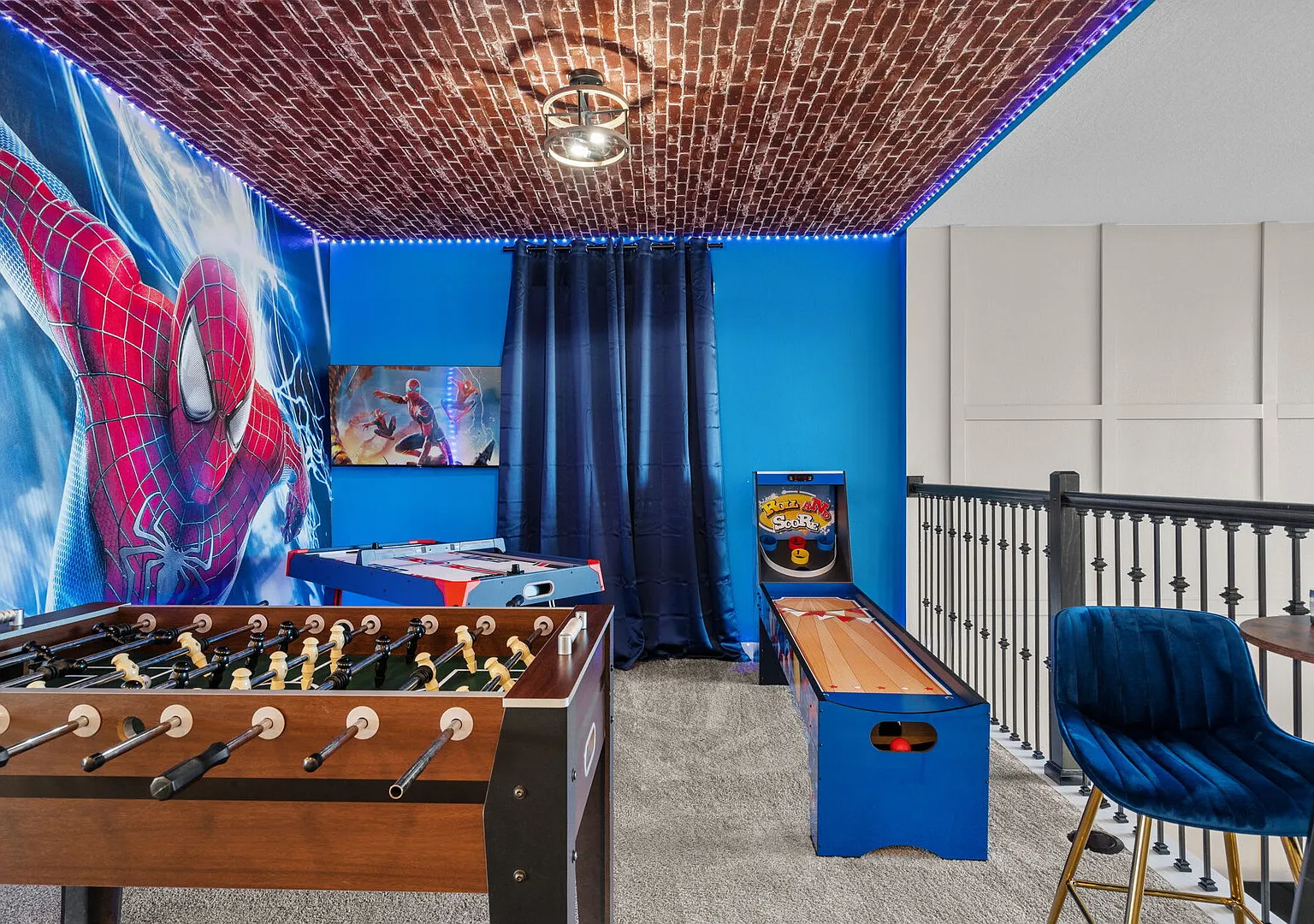 Stylish 5BR Home with Themed Bedrooms — Photo 2