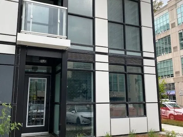 251 Manitoba St #106, Toronto, ON M8Y 0C7