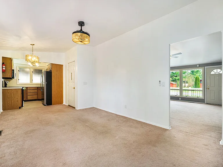 3027 Haskell St — Photo 9