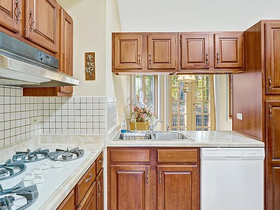 2nd image of 22800 Oakland Dr