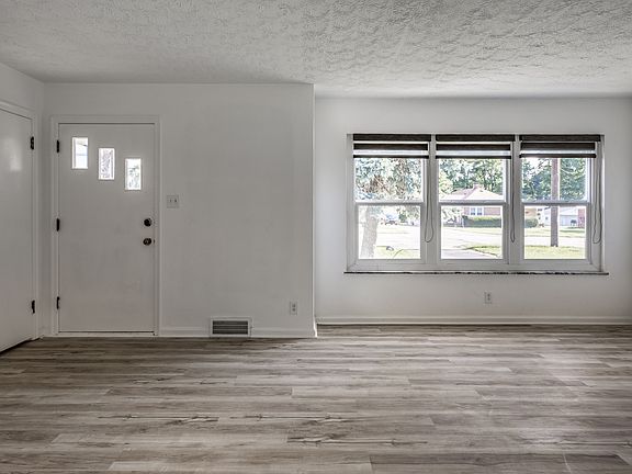 4th image of 2815 W 30th St