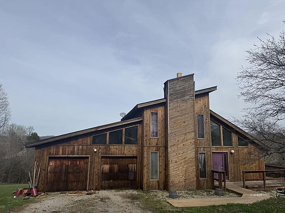 2nd image of 240 Country Ln