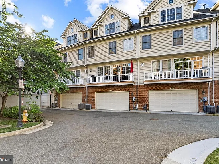 426 Ferdinand Day Dr — Photo 13