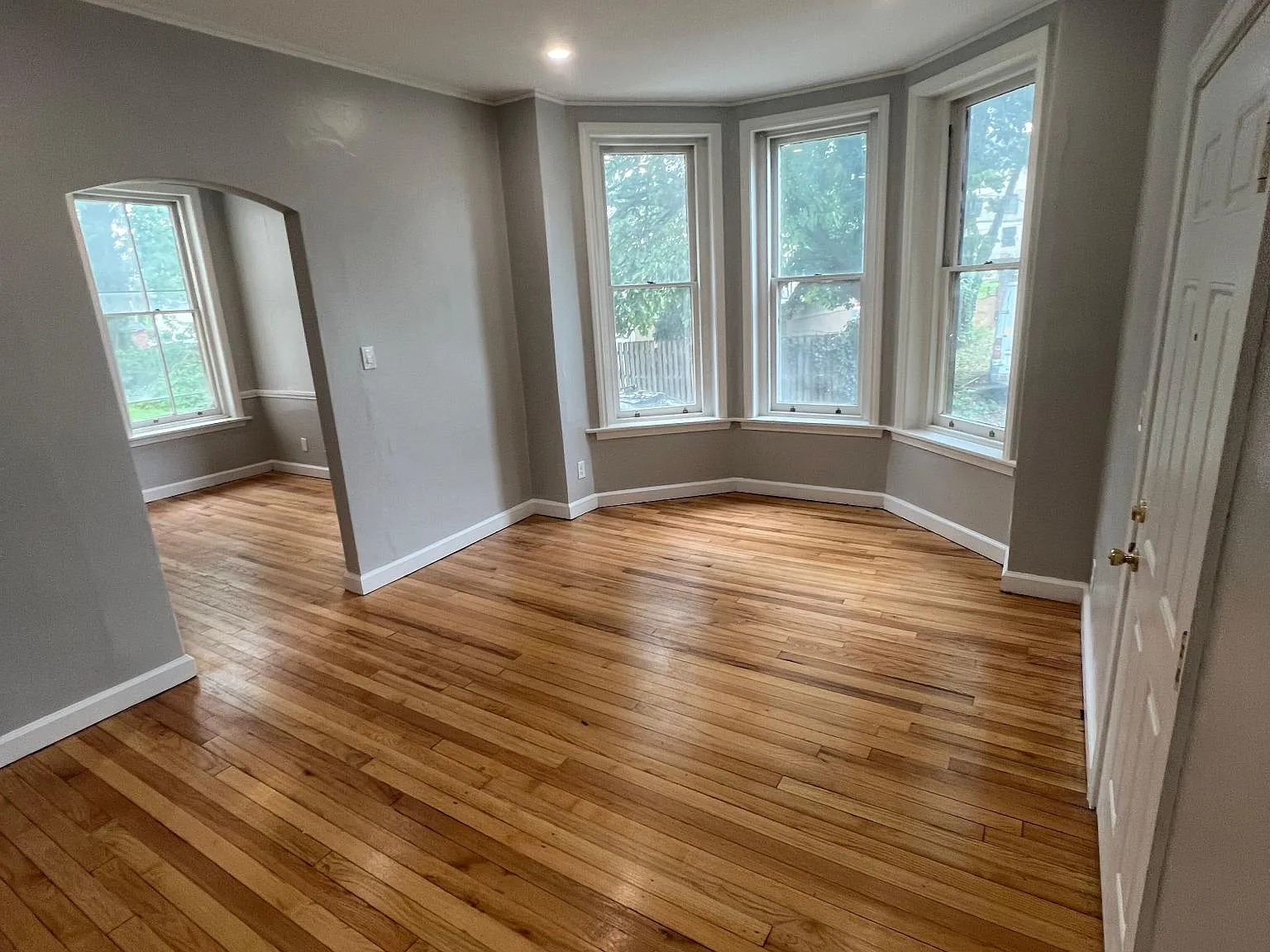 16 E Stewart Ave — Photo 2