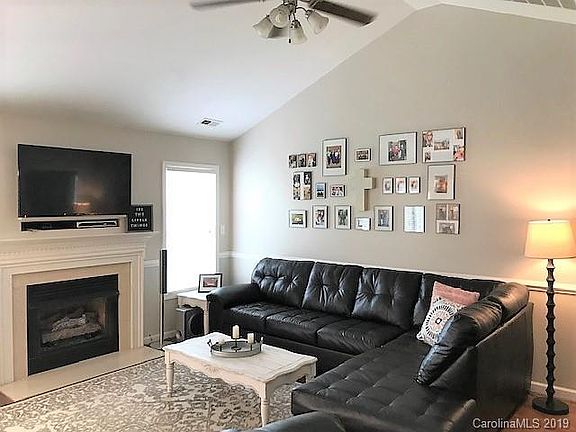 3rd image of 2613 Parkwest Dr #7