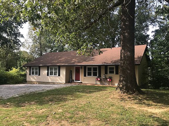 2nd image of 1100 Pearl Dr