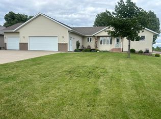 1135 Schaap Dr, Worthington, MN 56187