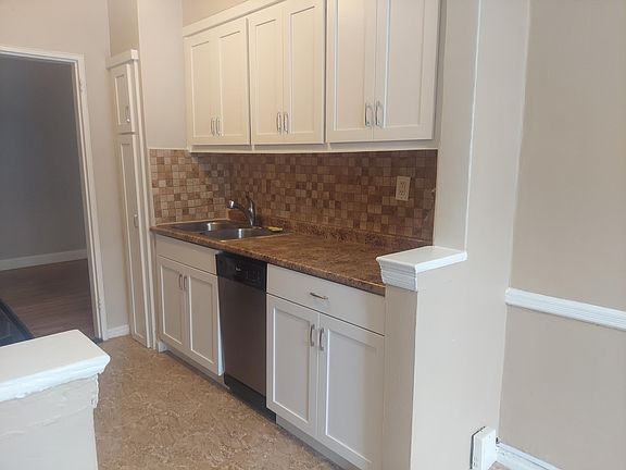 4th image of 300 Cedarhurst Ave APT H2