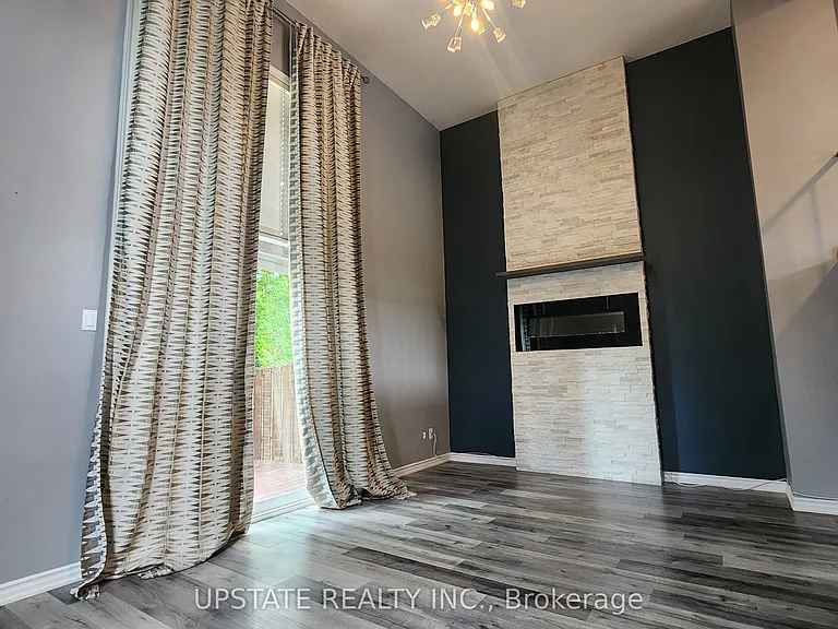 217 Kingswood Dr — Photo 2