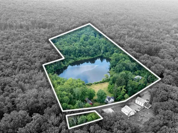 1038 Poplar Valley Rd E, Stroudsburg, PA 18360