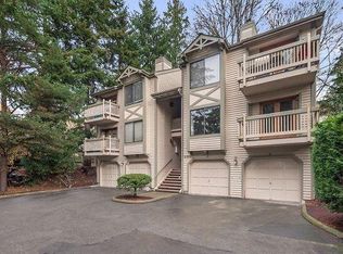 320 10th St APT 4, Kirkland, WA 98033