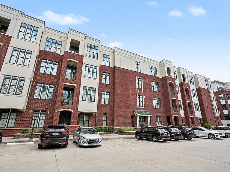 2810 Selwyn Ave #124 — Photo 27