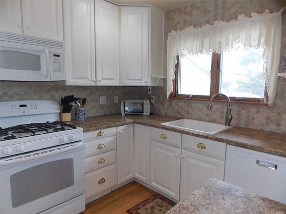 3rd image of 172 Brook St