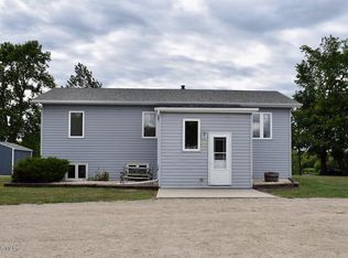 24 Baker St, Saint Hilaire, MN 56754