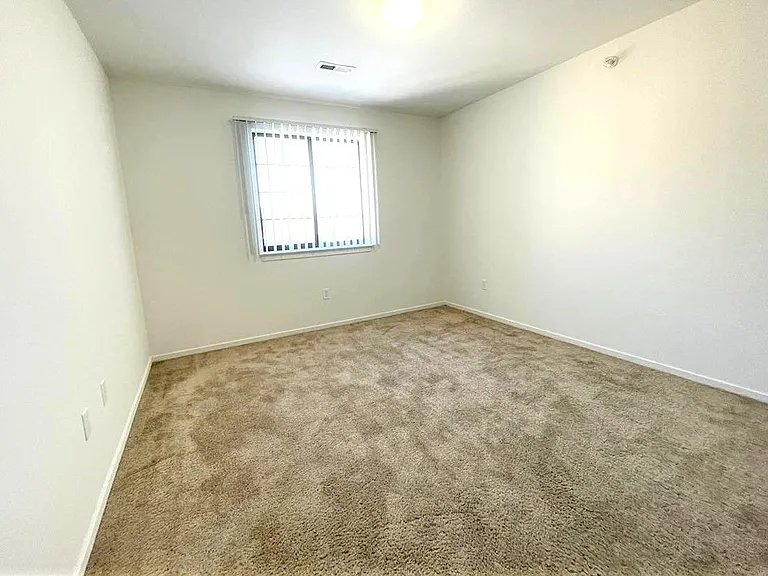 Thornridge Apartments — Photo 42