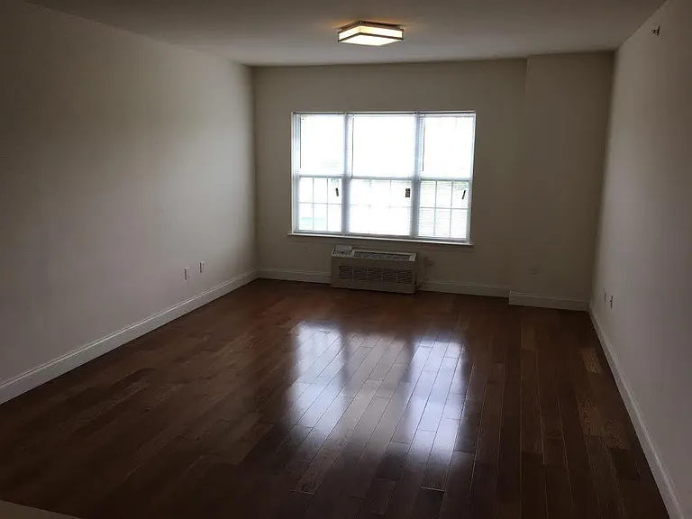 111 Glenwood Ave — Photo 10