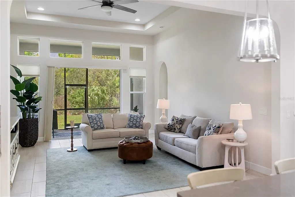 3 bed, 3.0 bath, 3304 sqft, $5,000 — Photo 2