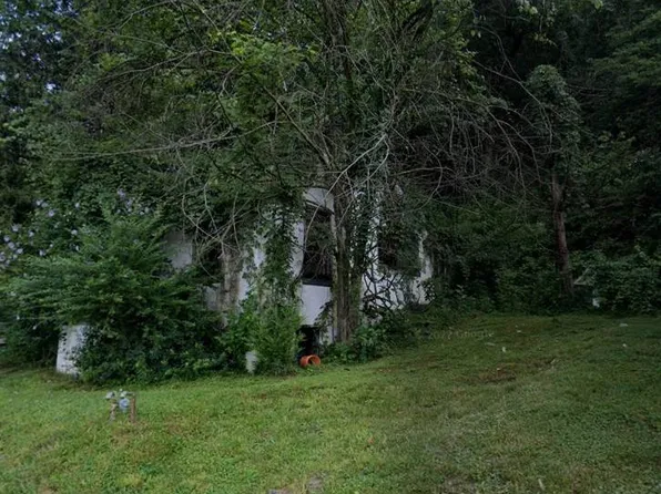 1880 Corvair Dr, Charleston, WV 25387