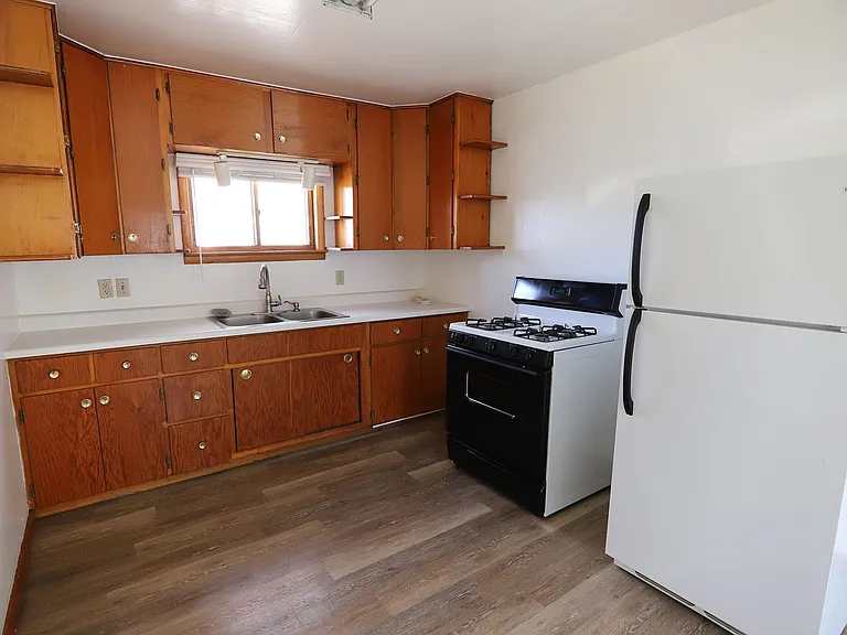 458 Park St — Photo 7