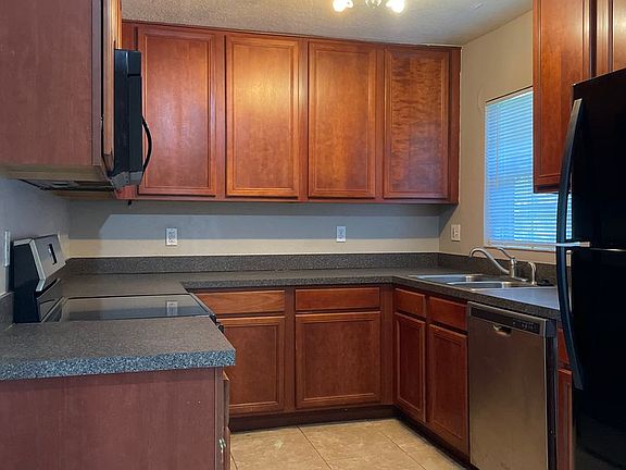 5th image of 658 Balfour Dr
