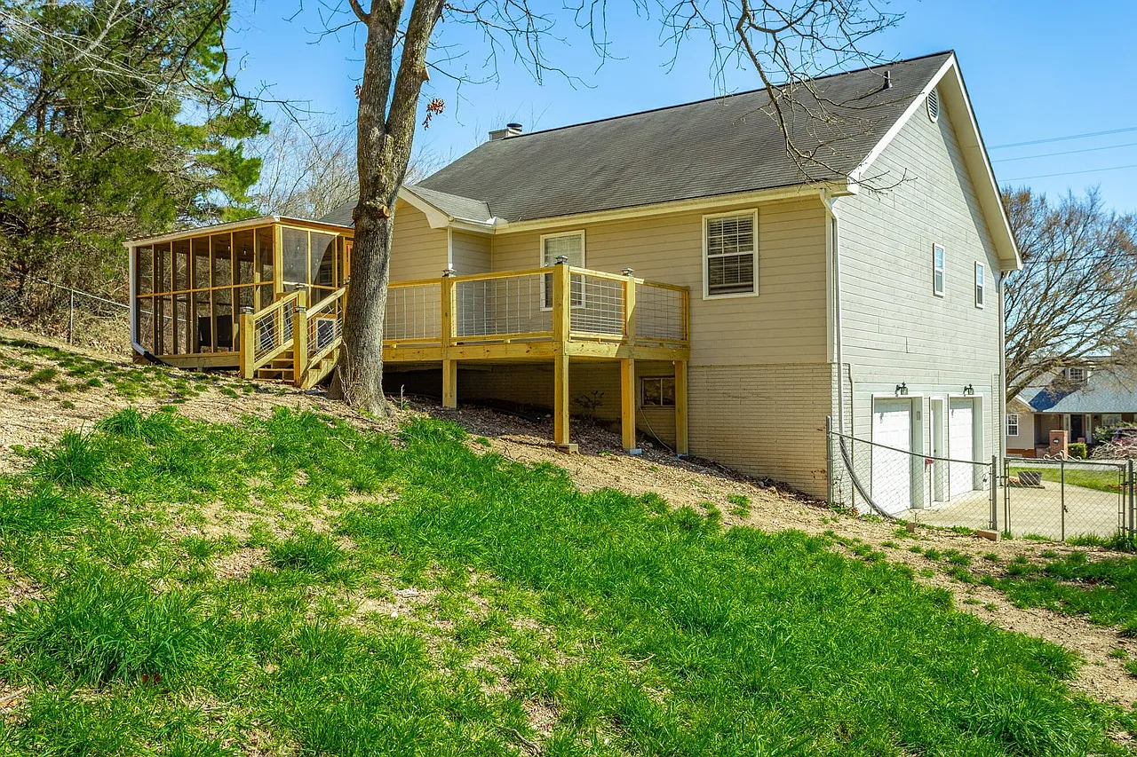 3 bed, 1350 sqft, $1,850 — Photo 2