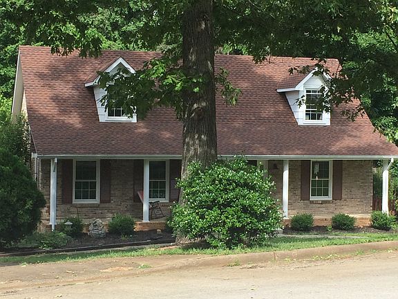 2nd image of 415 Warren Cir
