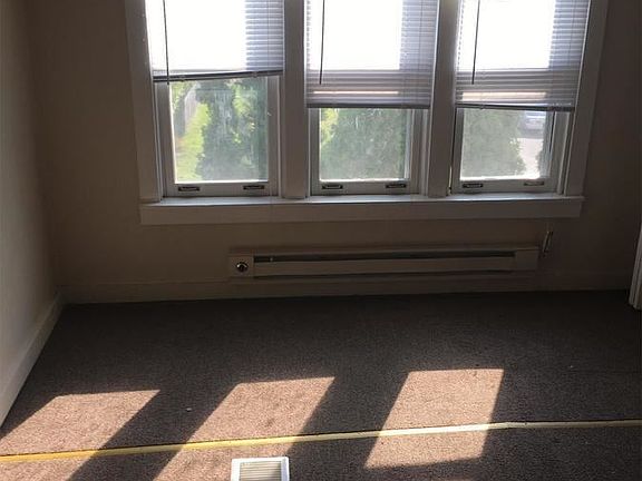 4th image of 1825 Emerson Ave N #2