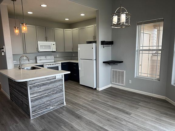 4th image of 8497 S Hoyt Way Unit 308